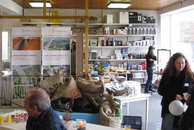 SMC_04a.jpg - Overview of the shop.