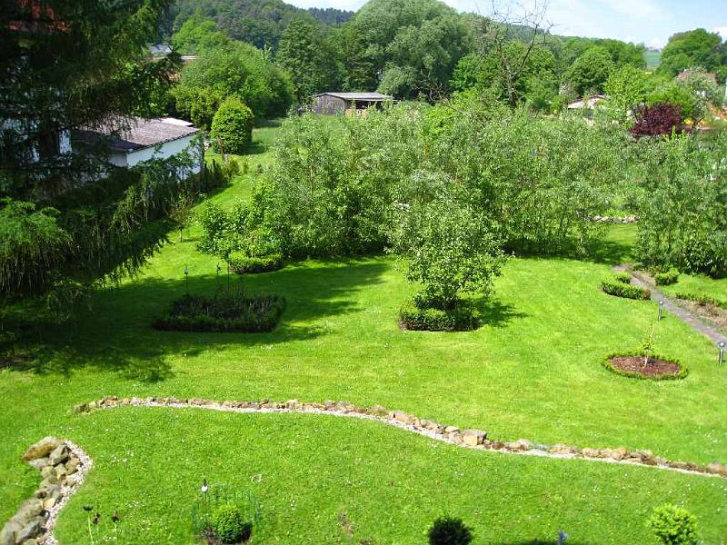 08.JPG - The terrace (here in the foreground) is somewhat raised.